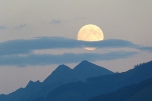 Luna Yoga Donnerstag Abend / 3.4.2025-3.7.2025